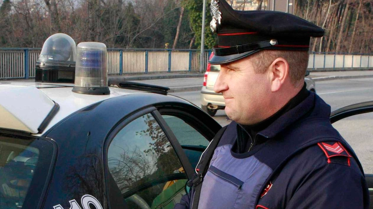 Carabinieri e polizia hanno raccolto le testimonianze delle persone sul posto e incrociato i dati