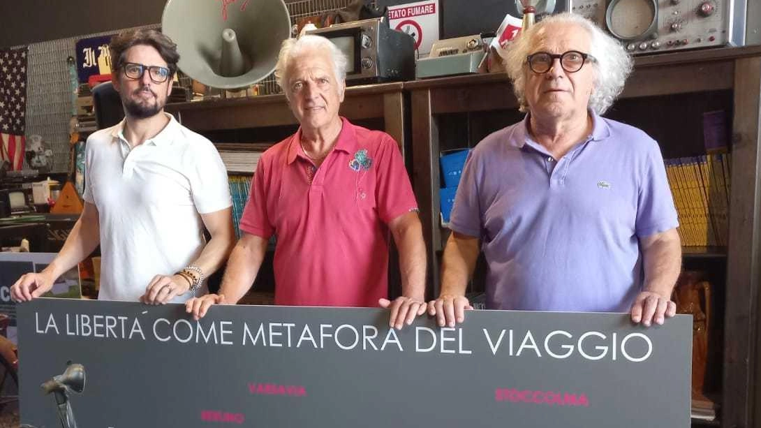 Il Rotary Club Castelfranco Valdarno Inferiore celebra l'avvocato di strada Andrea Vanni e l'artista Renato Lacquaniti a Montopoli, in un evento che ricorda le loro vite straordinarie e il contributo alla comunità locale.