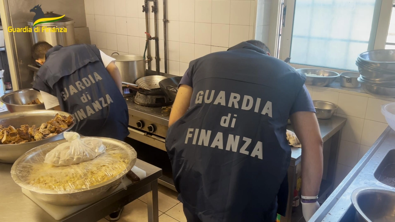 Controlli della guardia di Finanza, chiusi 5 ristoranti a Prato