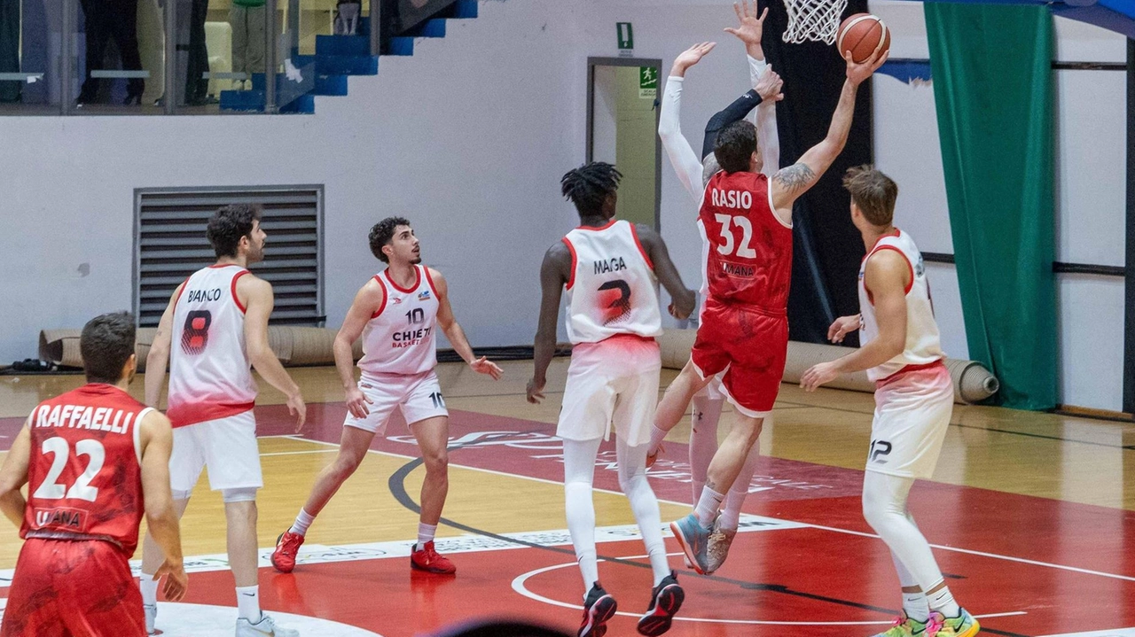 Basket Serie B Nazionale. La San Giobbe Chiusi suona anche la decima sinfonia. Un po’ di sofferenza prima di risolvere il rebus Chieti