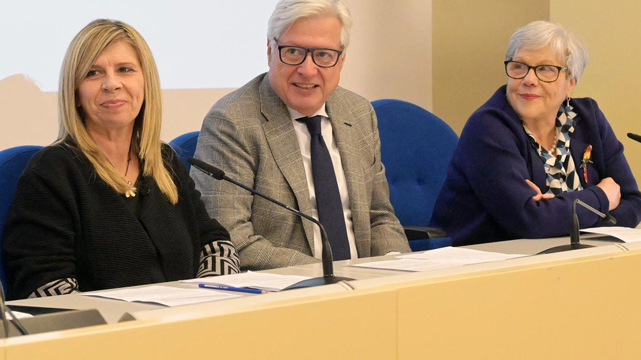 Marcello Bertocchini con Lucia Corrieri Puliti ed Elena Giannini (foto Alcide)