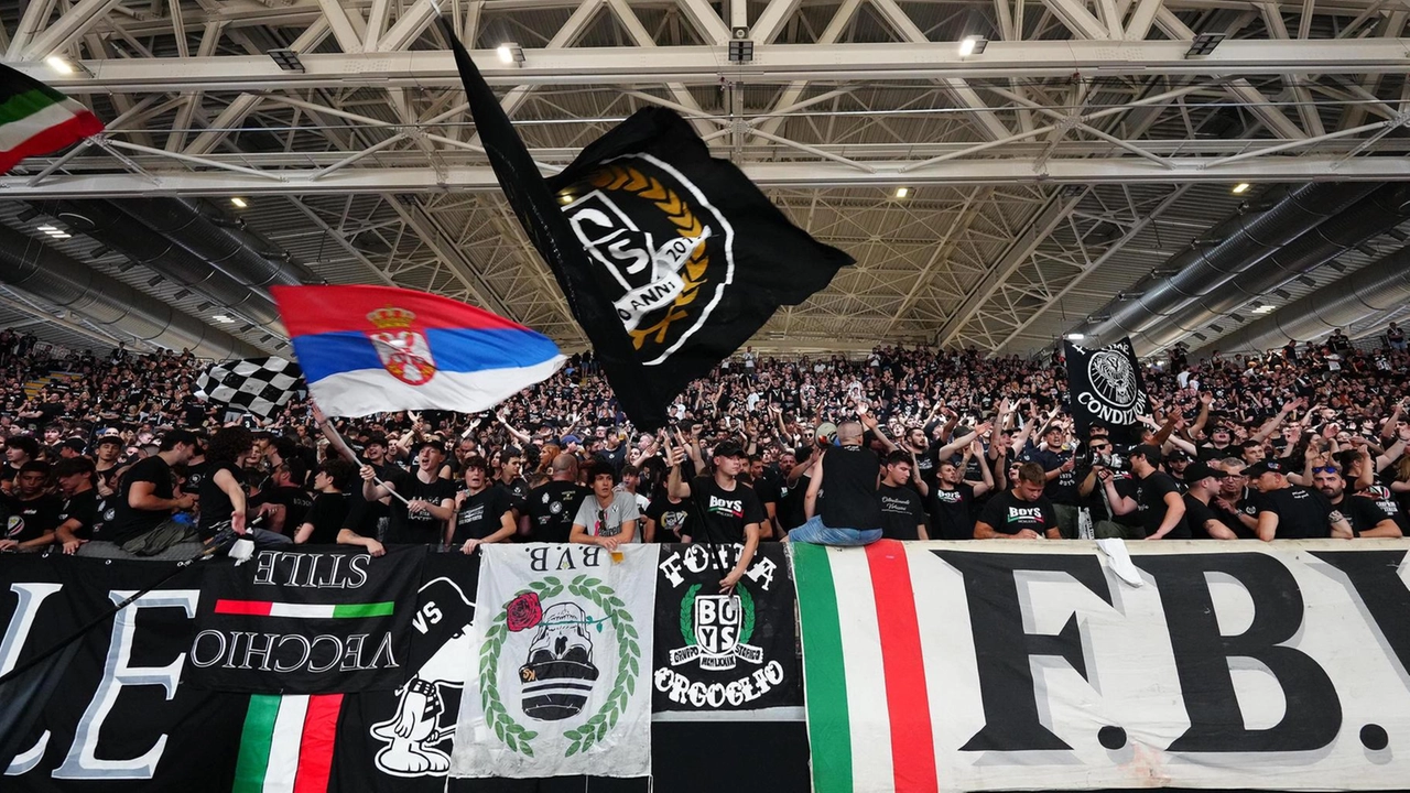 La curva degli ultras della Virtus Bologna