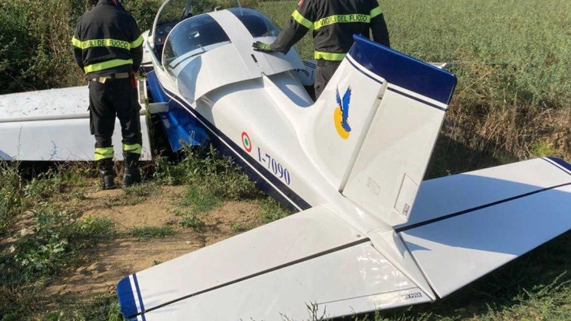 Aereo contro terrapieno. Feriti pilota e passeggero. Terzo incidente in due mesi