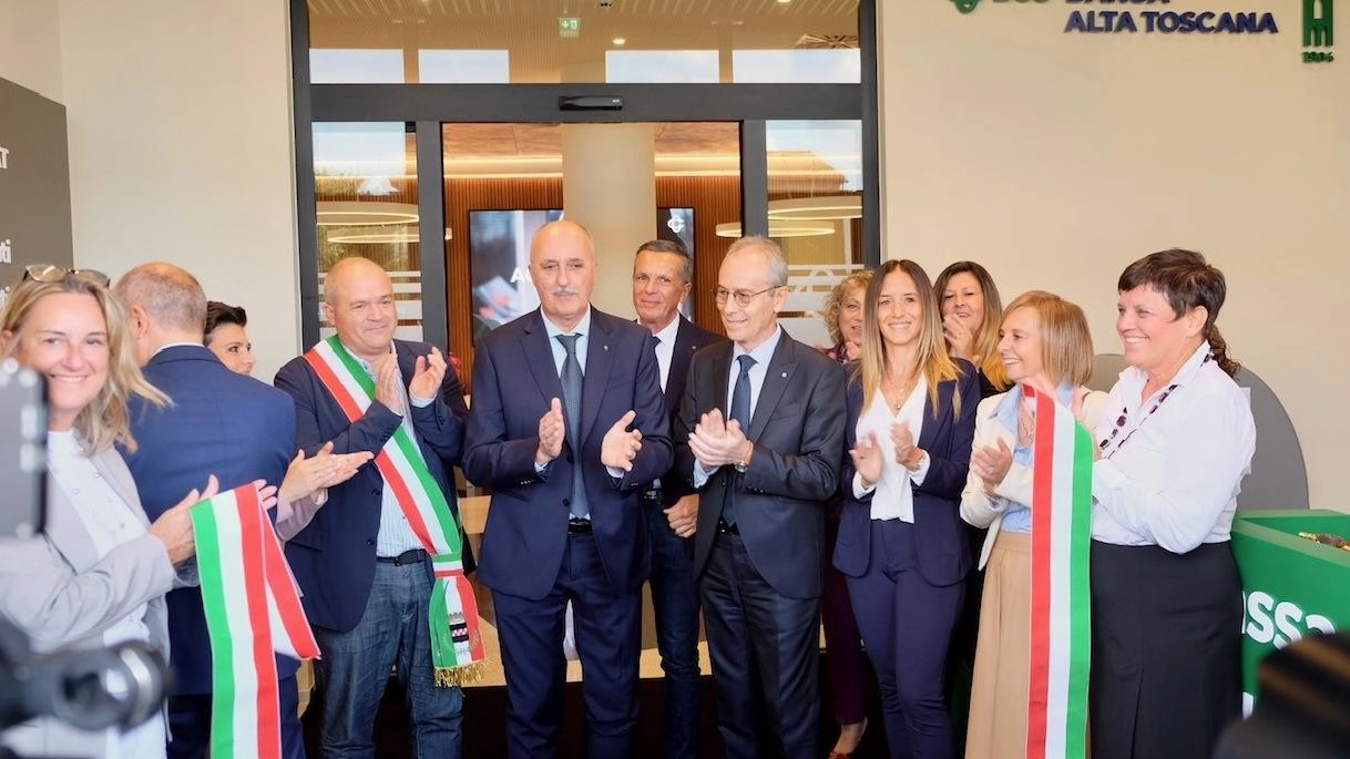 Giornata di festa a Vignole, nella sede storica dell’istituto di credito "Innovazione nel solco della tradizione: massima attenzione ai soci". In chiusura convegno con i massimi esponenti del credito cooperativo.