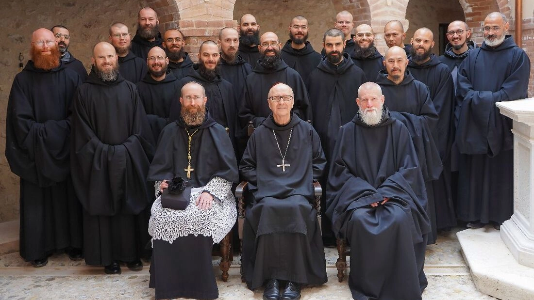 Foto di gruppo per i monaci di Norcia