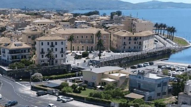 Il Collettivo Kairos di Orbetello promuove la creazione di un Comitato cittadino per affrontare il degrado ambientale e sociale, coinvolgendo la popolazione in proposte innovative e riflessioni collettive.