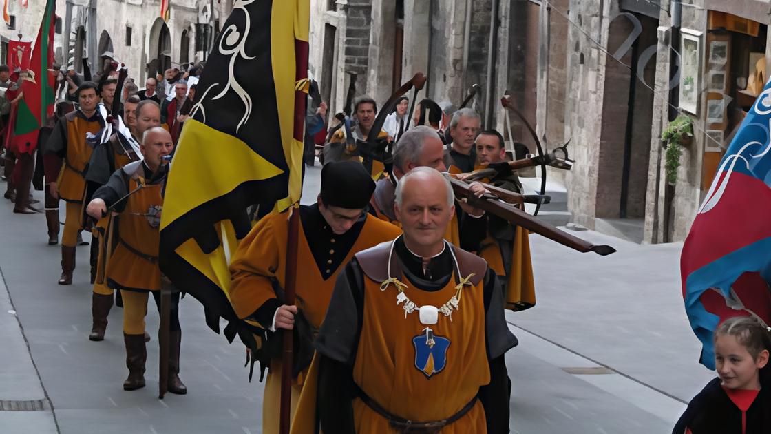 Il Palio a braccetto col Giro d’Italia. La sfida anticipata di una settimana