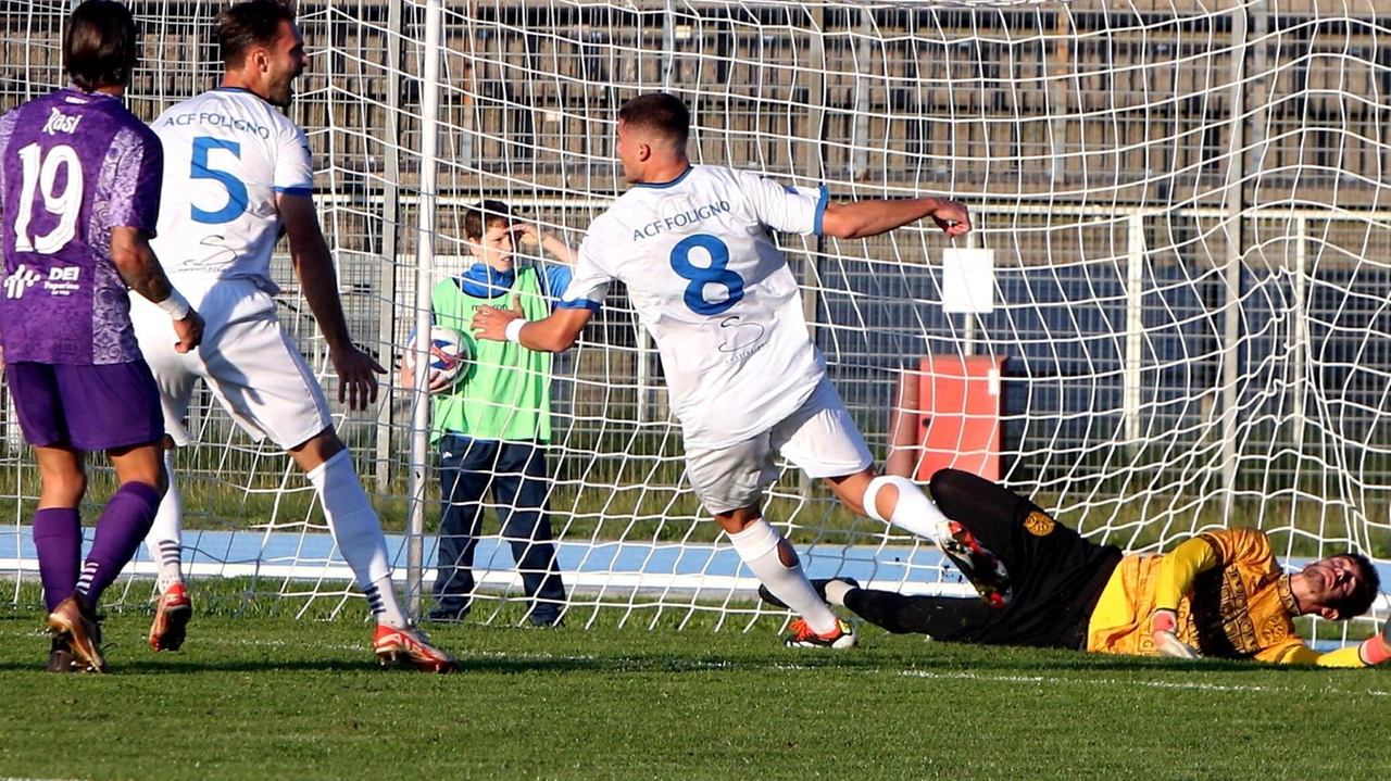 L’Acf Foligno nell’anticipo supera 4- 1 l’Ostia Mare, allunga a 4 la striscia dei risultati positivi e continua a scalare la classifica (Foto Peziotti)