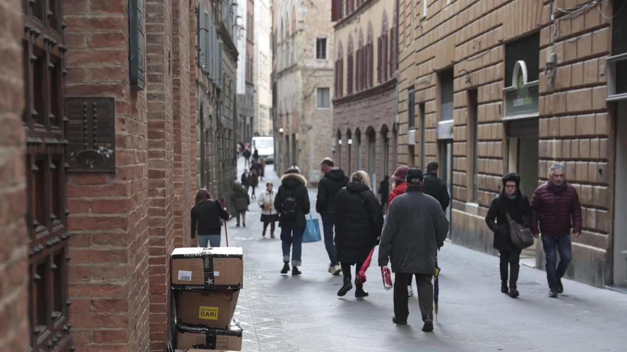 Una sola voce quella degli esercenti per segnalare le criticità di questa centralissima strada "Il decoro è fondamentale e invece lascia molto a desiderare. Non parliamo poi del turismo...".