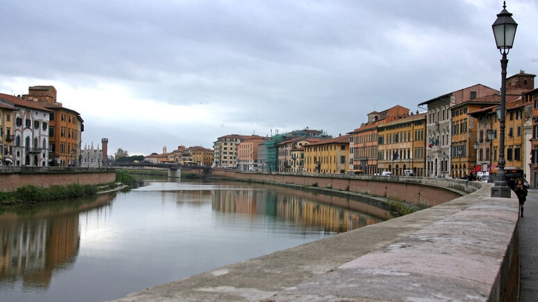 L'uomo è precipitato dalle spallette