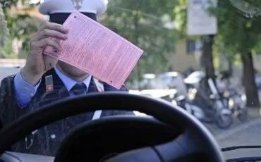 Pulizia strade a Firenze, il vigile sbaglia giorno e chiama il carroattrezzi. Auto rimosse, scatta il rimborso