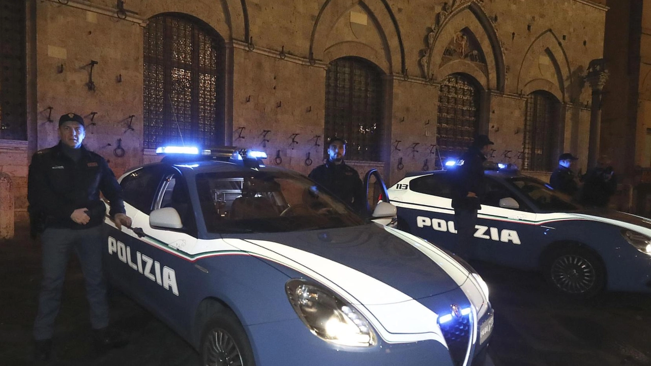 Le volanti della polizia alla fine avevano bloccato il giovane fuggitivo