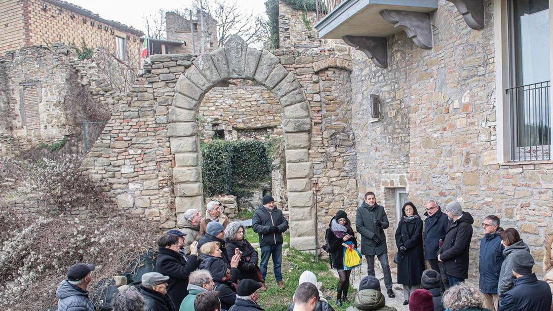 Castel d’Arno risplende. Restaurato l’affresco