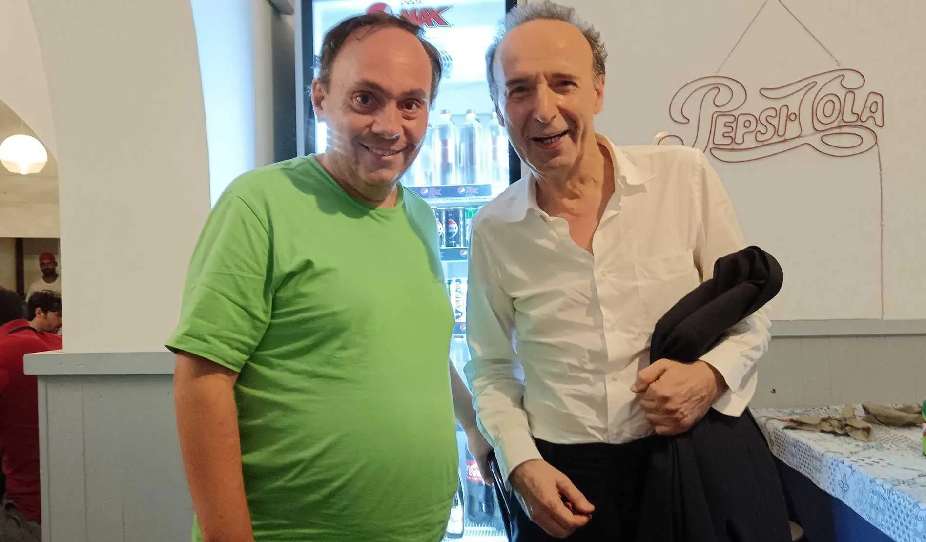 Roberto Benigni con don Sergio. Incontro “pratese“ sull’Adriatico