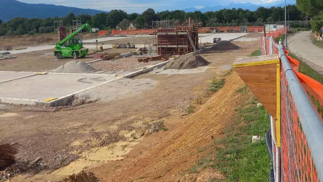 Il cantiere della residenza sanitaria assistenziale Maria Ausiliatrice di via Mariani a Cerretti dove sono state realizzate le fondamenta