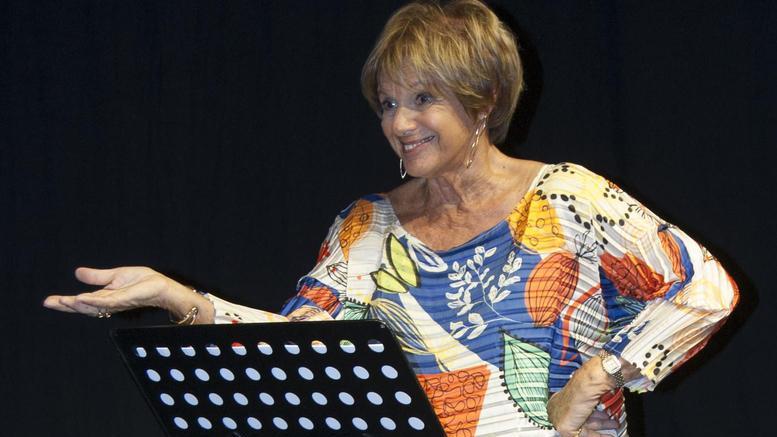 Sul palco la ’fata’ di Lella Costa