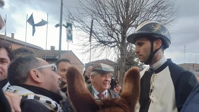 Il weekend prima dell’evento sarà caratterizzato, nel centro storico, dalle tipiche "Taverne". Tanti spettacoli e i piatti tipici: pici, panini caldi, cinghiale e fagioli, dolci e frittelle. .