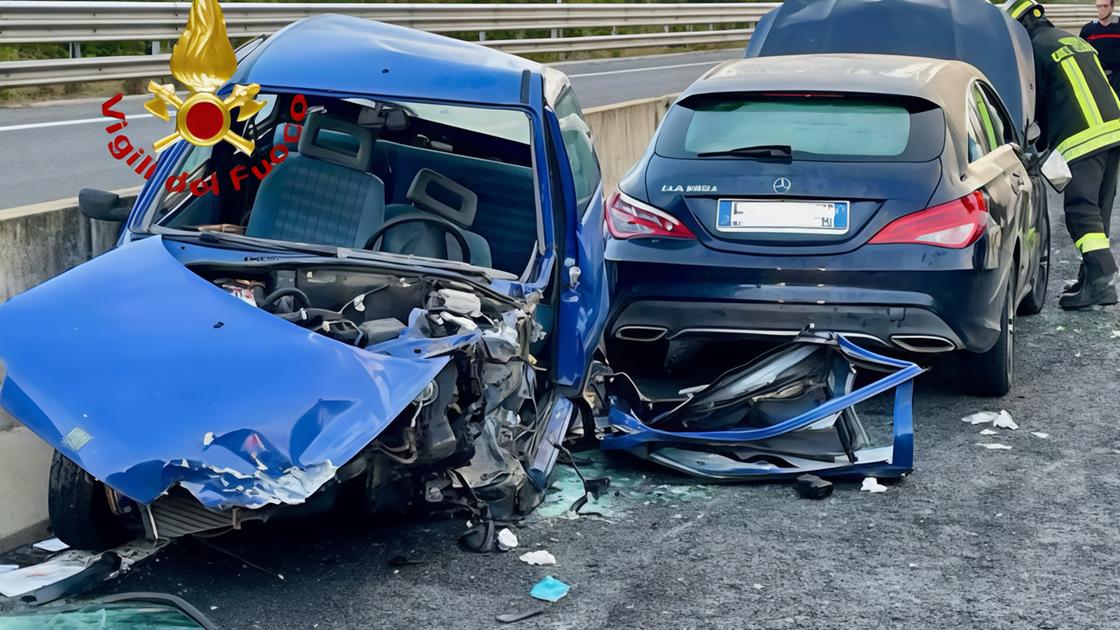 Imbocca la strada contromano. Grave anziano ferito nel frontale. Soccorso con l’elicottero Nibbio