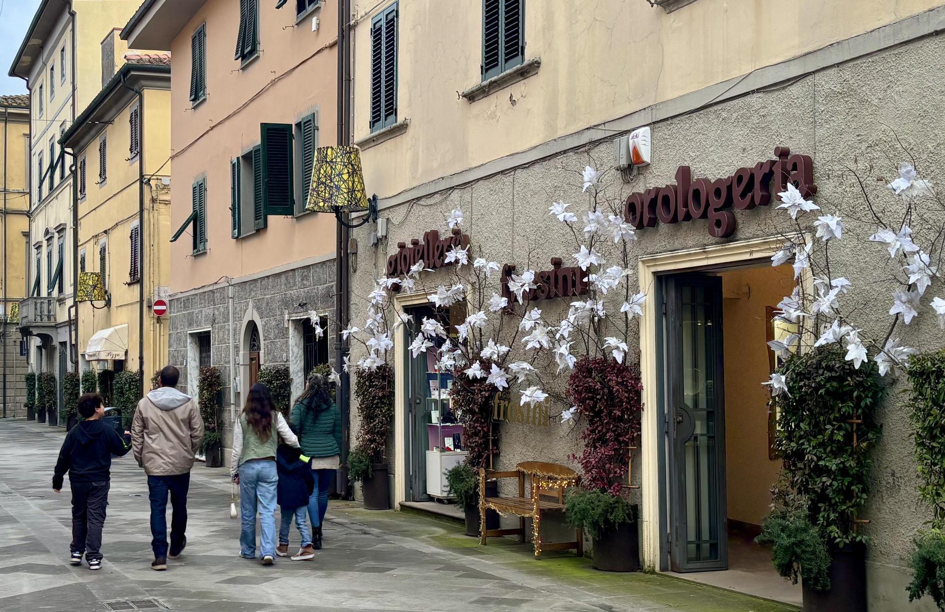 Rapina nella gioielleria. Indagini sulle telecamere