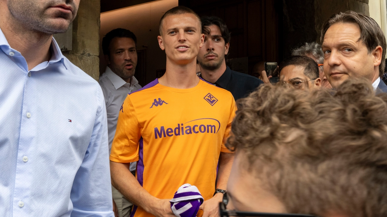 L'arrivo di Gudmunsson a Firenze (Foto Jacopo Canè/Germogli)