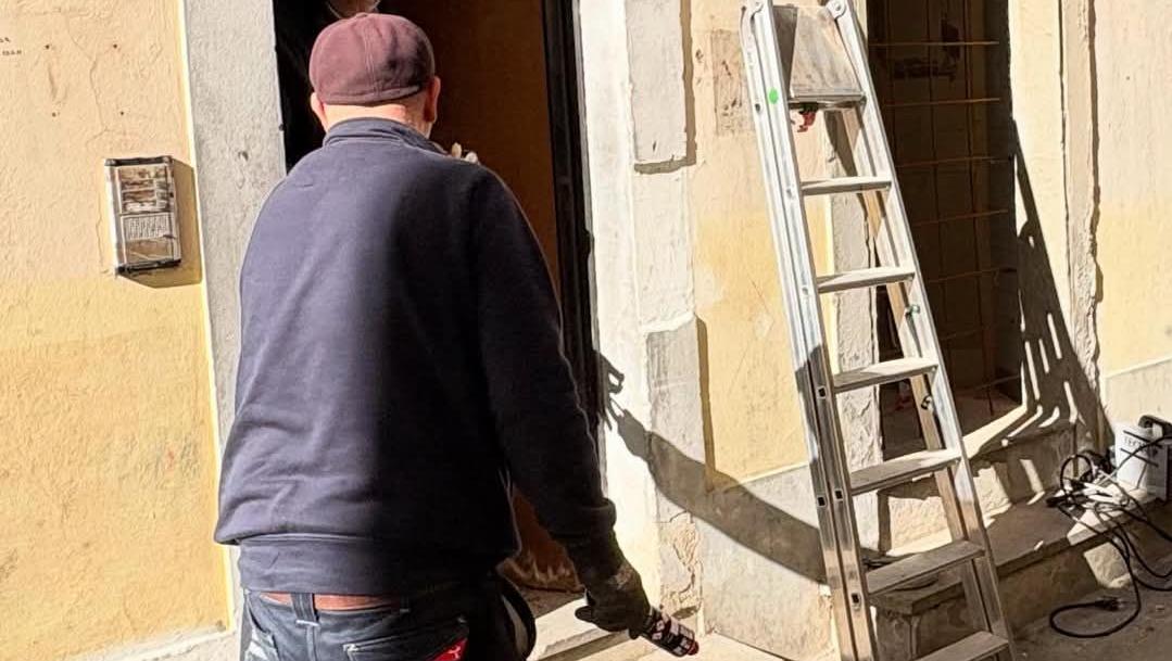 Santa Croce, occupati appartamenti ed ex bagni. “Comune sigilla porte e finestre”