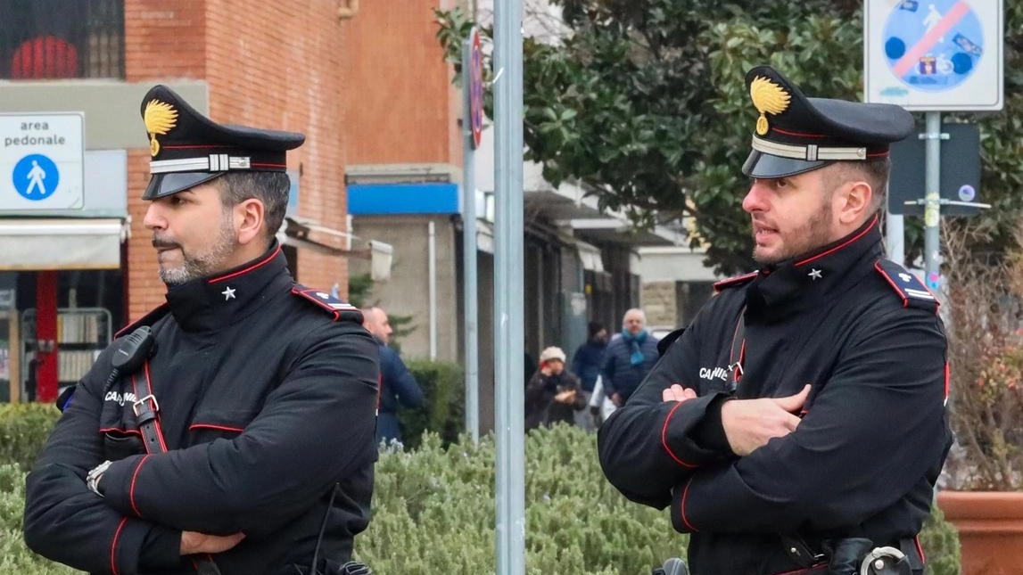 Un’operazione da parte dei carabinieri in piazza della Resistenza (FotoGermogli)