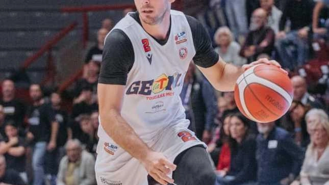 Il rientro atteso di Mateo Chiarini nel derby montecatinese potrebbe dare una svolta alla sfida tra La T Gema e Fabo, con un possibile duello argentino sul parquet. Chiarini si prepara al ritorno dopo un mese di assenza, pronto a contribuire alla squadra.