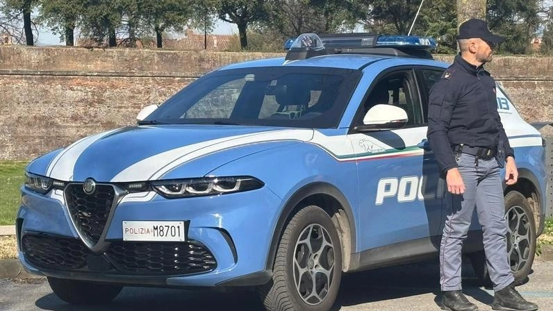 La Polizia di Stato di Lucca ha arrestato per due volte nel giro di un mese un cittadino italiano di 41 anni per violazione del divieto di avvicinamento alla sua ex fidanzata di 46 anni