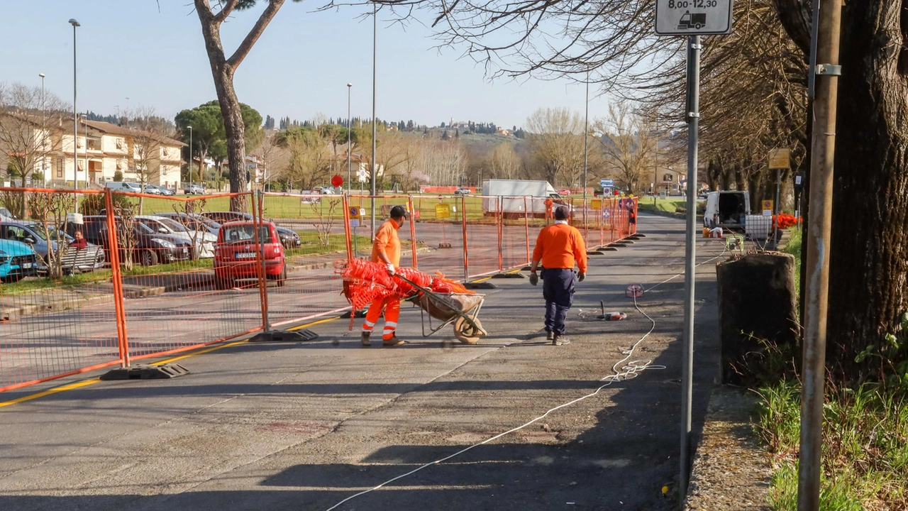 Uno scatto dei lavori tra piazza Kennedy e via San Zanobi del 2022, anno in cui l’intervento si sarebbe dovuto concludere