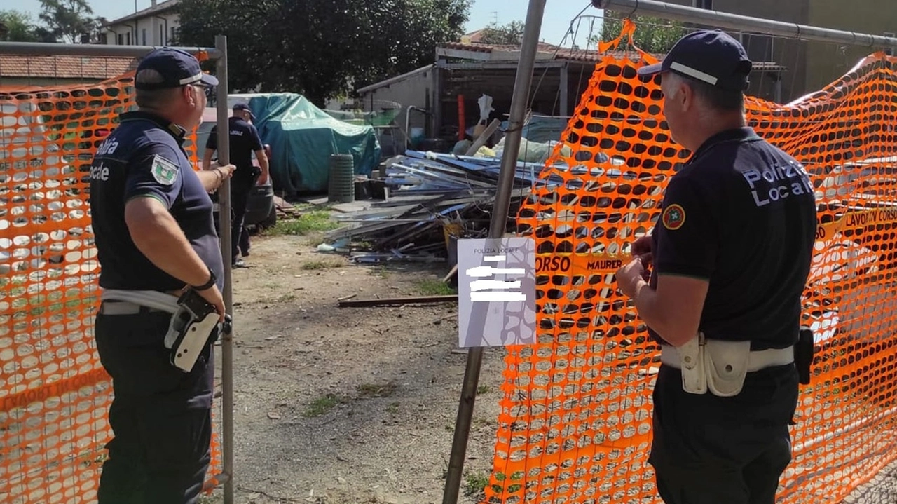 La polizia locale ha scoperto la discarica (foto d’archivio)