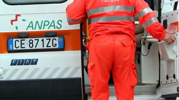 Operaio di 32 anni si ferisce gravemente a una mano in fabbrica ad Agliana. Soccorso dalla Misericordia e trasportato in ospedale, perde una falange. Ispettori Asl sul posto.