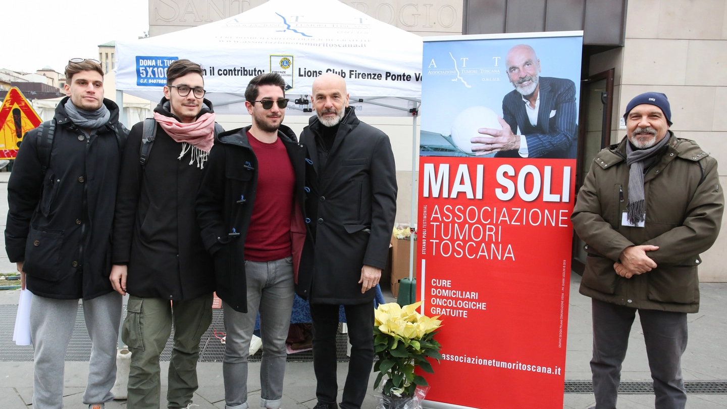 Stefano Pioli in piazza Annigoni per l'associazione A.T.T (Foto Germogli)