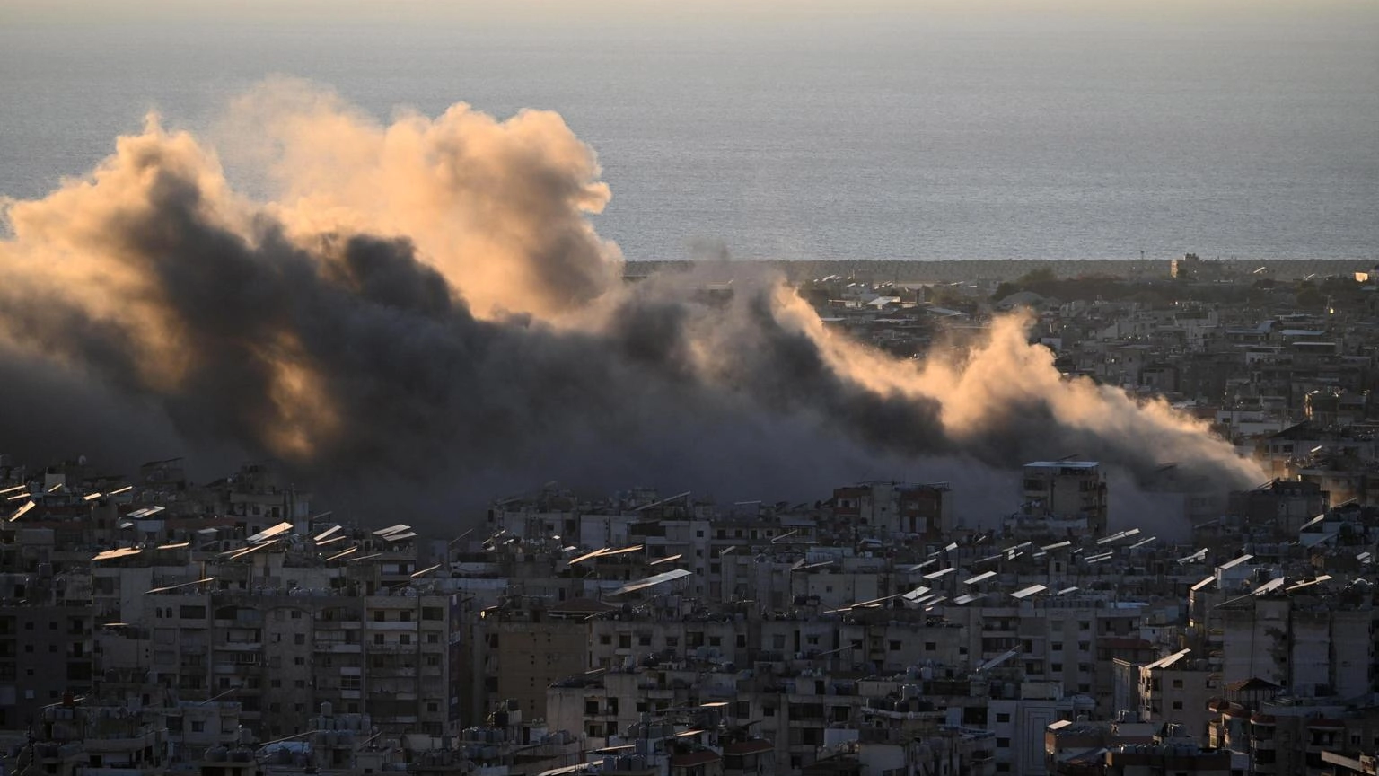 Fonte Libano, raid israeliani vicino all'aeroporto Beirut