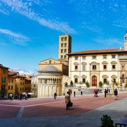 Concerto musicale alla finestra principale del palazzo di Fraternita