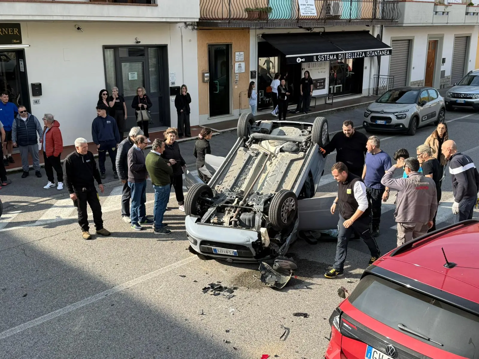 Grave incidente in via Montalese, i residenti protestano in strada