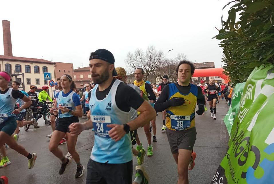 Corsa, 250 arrivati nella 10 mezza del Casentino Zanti e Mattesini vincono la 10 km