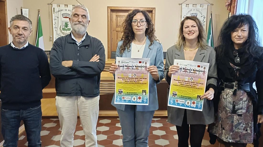 Sul palco per la Caritas. Si paga con latte e biscotti