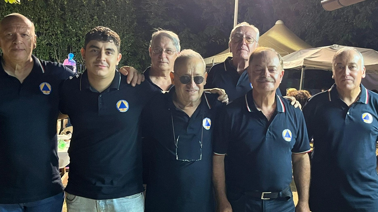 Foto di gruppo per i volontari della Protezione Civile Amiata Ovest che tira un bilancio sull’attività svolta in estate