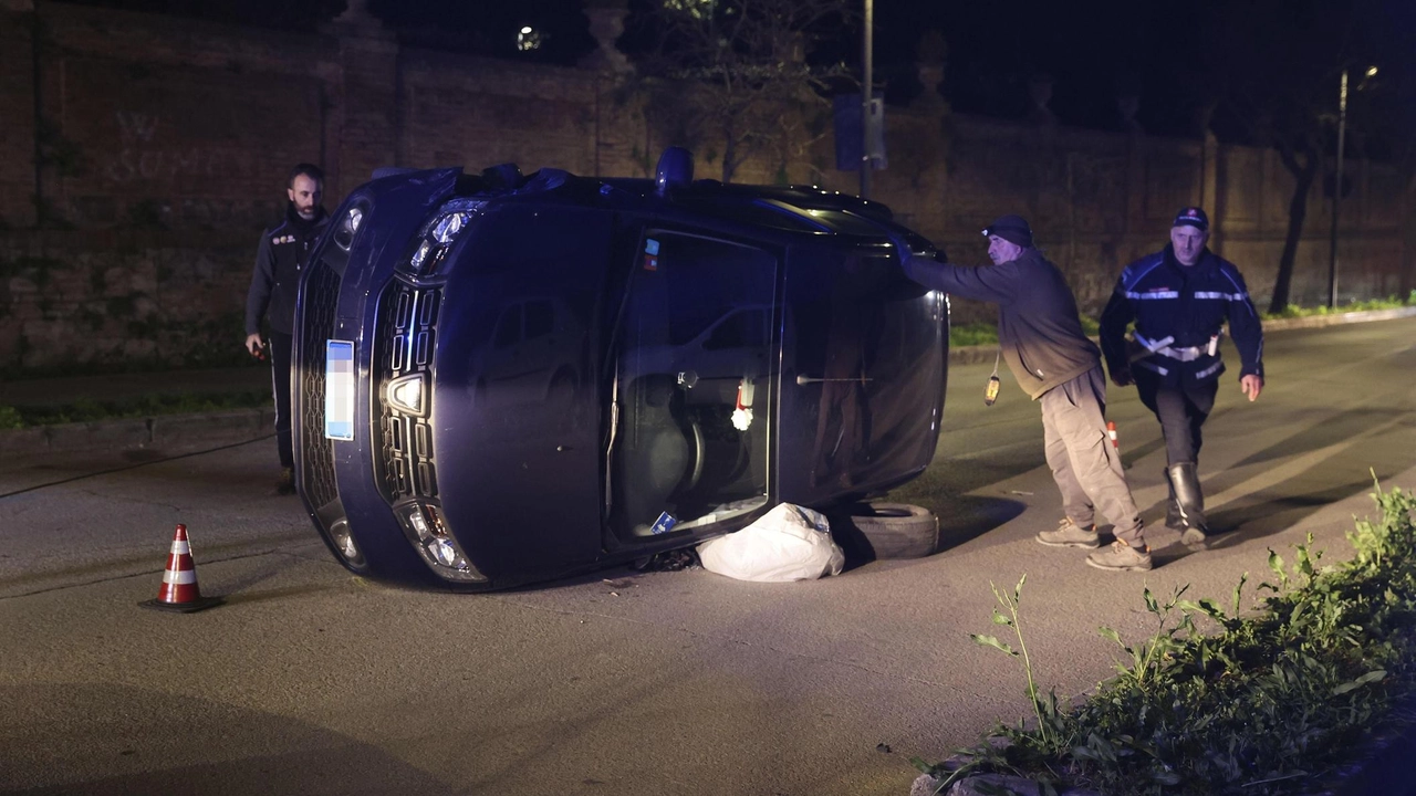 Paura poco dopo le 19 ieri in via Piccolomini per un incidente fra due macchine. Subito sul posto una pattuglia...