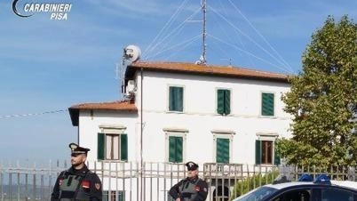 Fugge all’alt sull’auto rubata. Denunciato