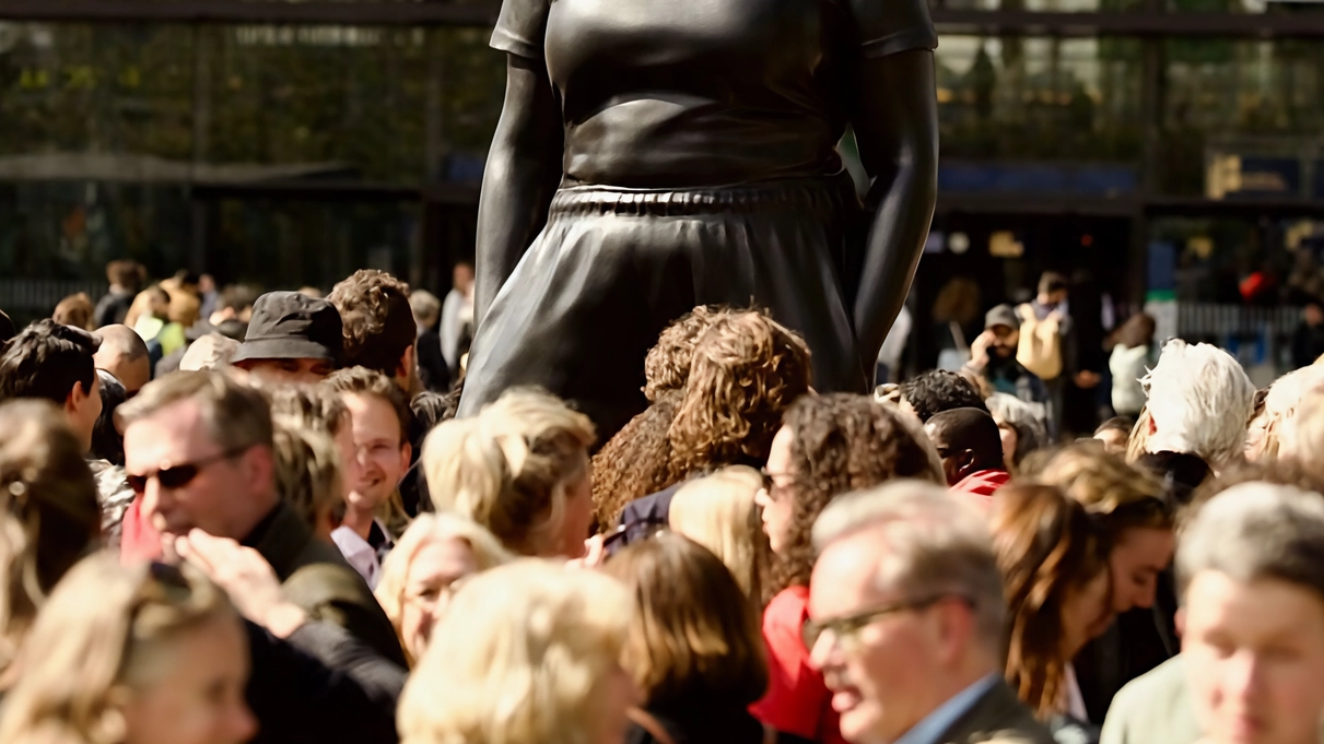 Una delle mega sculture di Thomas J Price che dal 14 marzo sarà istallata in piazza della Signoria, nell’ambito di “Supernovecento“