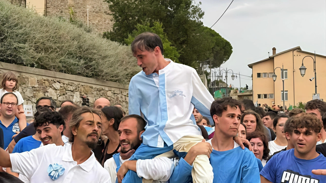 La ciuca Perla della contrada Santa Maria trionfa al Palio dei ciuchi di Campagnatico, battendo Nebbia del Castello e deludente Pieve. Il Centro, favorito, delude arrivando ultimo. Santa Maria domina con capacità organizzativa e tecnica superiori, nonostante partenza difficile. Grande affluenza di pubblico grazie al tempo clemente.