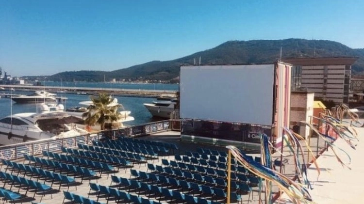 Arena cinema sotto le stelle al Porto Mirabello