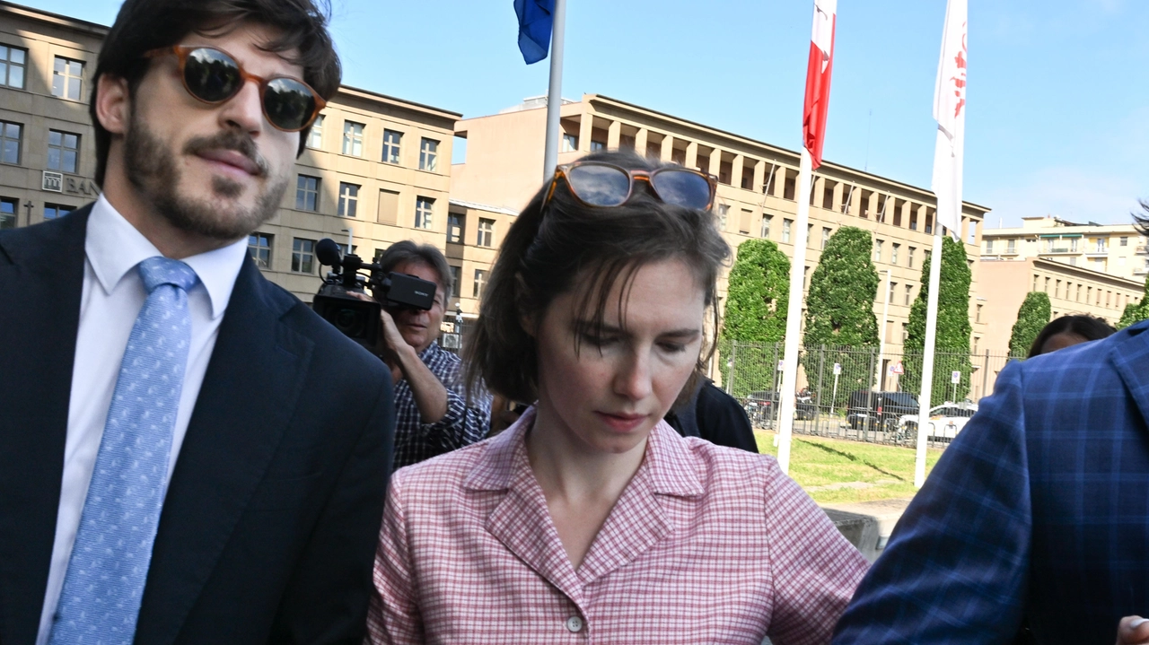 Firenze, Palazzo di Giustizia. Amanda Knox arriva in tribunale accompagnata dal marito Chris Robinson