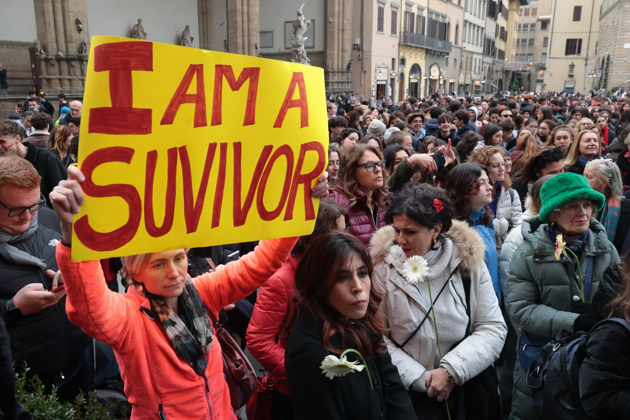 “Sono una sopravvissuta”: la testimonianza in piazza per il 25 novembre