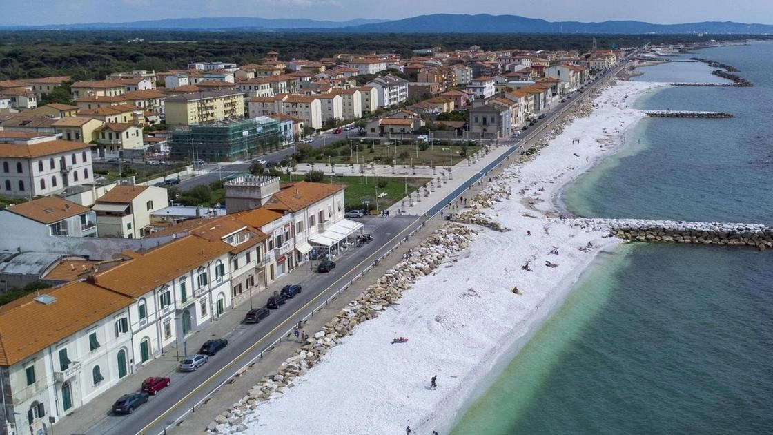 Il lungomare di Marina di Pisa