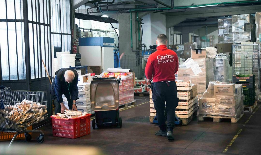 Firenze, lotta allo spreco alimentare: in un anno recuperati 345 quintali di pane grazie alla Caritas