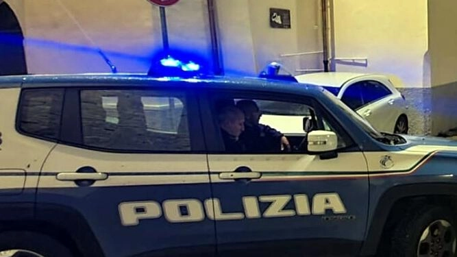 Quattro finiscono in cella. Rivale massacrato a colpi di catene e bottiglie