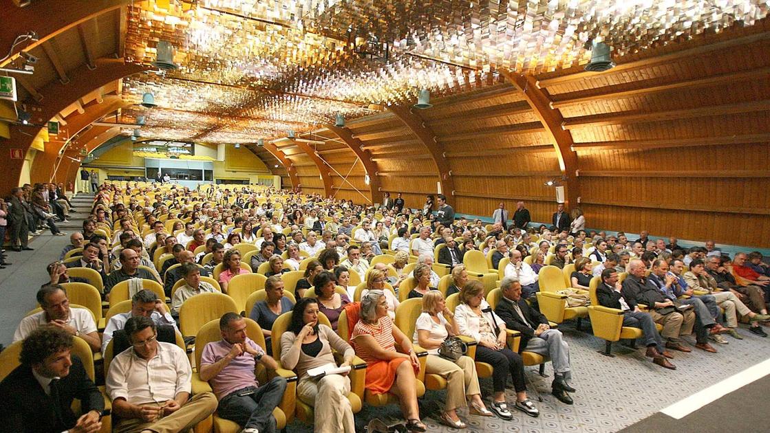 Riattivare il Palazzo dei congressi. Il Comune valuta l’acquisizione