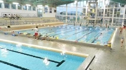 In alto la piscina comunale di Montecatini Terme, sotto Giulia Gabbrielleschi